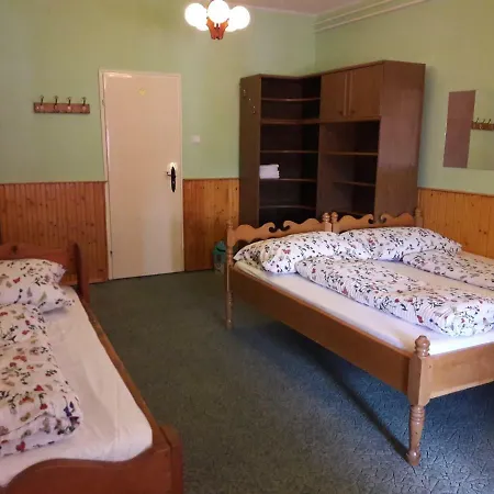 Triniti Vendeghaz * Eger