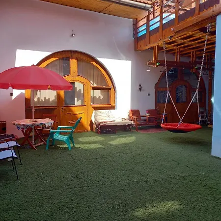 Triniti Vendeghaz Έγκερ