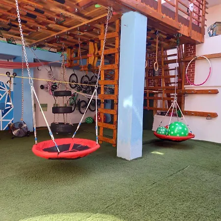 Triniti Vendeghaz * Έγκερ