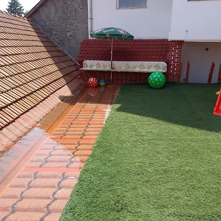 Triniti Vendeghaz בית הארחה *
