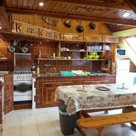 Triniti Vendeghaz Πανσιόν Έγκερ