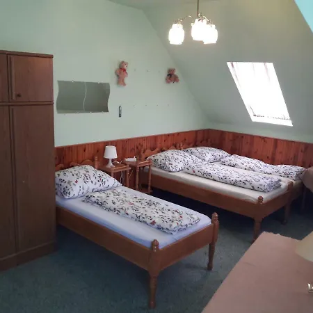 Triniti Vendeghaz * Έγκερ