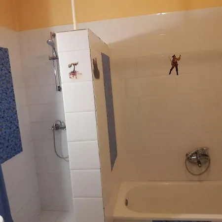 Triniti Vendeghaz Έγκερ