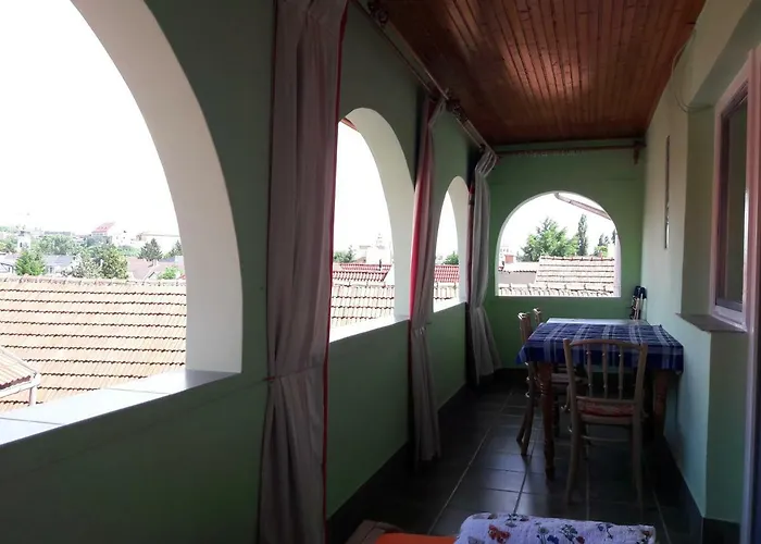 Triniti Vendeghaz * Еґер